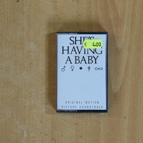VARIOS - SHES HAVING A BABY - CASSETTE
